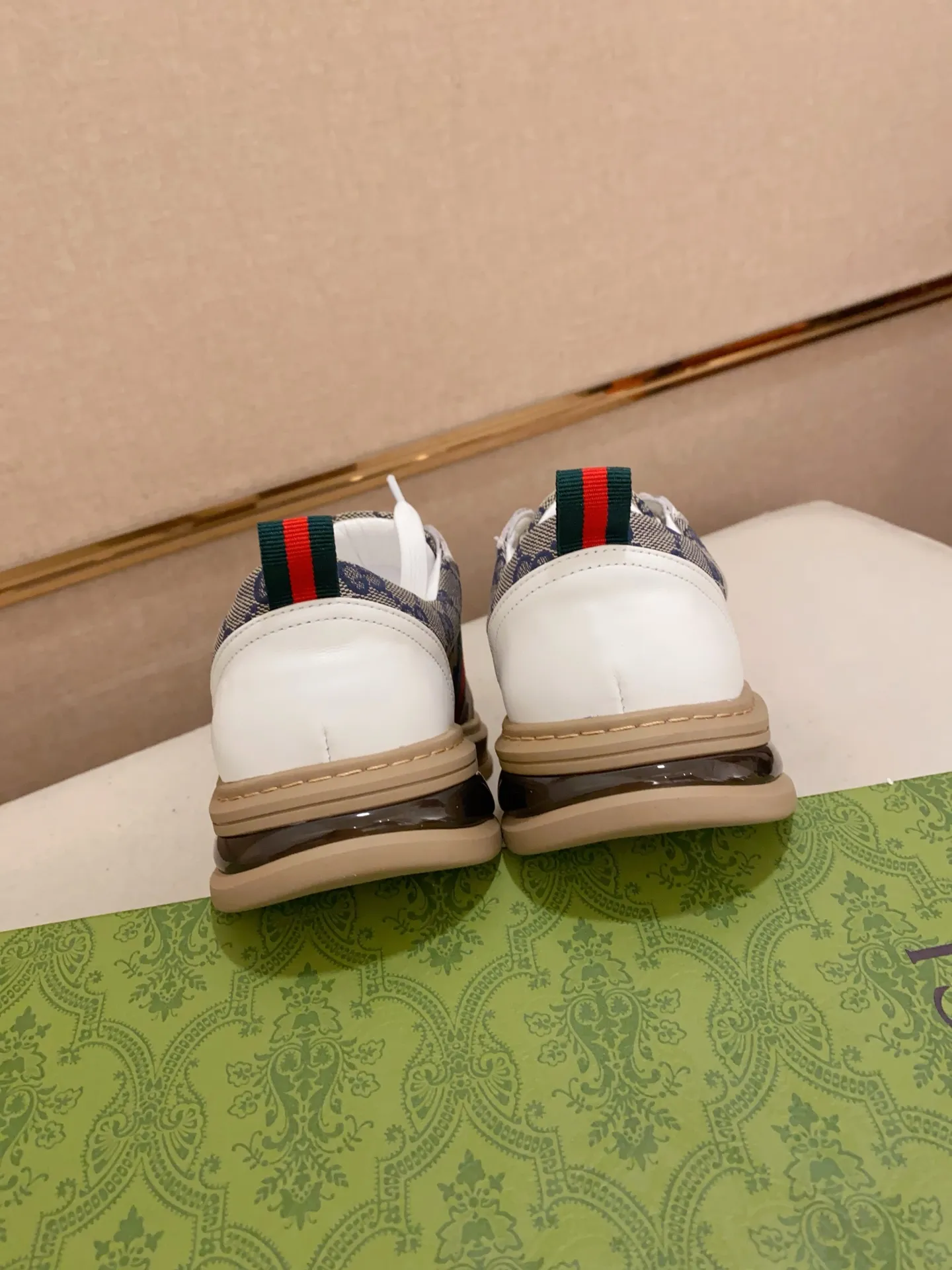 Men's clothing and shoes💰:400💰 (GUCCI) The latest model from the official website 🎁🎁Casual and fashionable men's shoes👟, hot style💥The version is simple and elegant, exclusive for trendy men. Unique latest brand elements from the official website👑Original decoration, fashionable and generous, the fabric is original cowhide ✅Sheepskin lining, the official website specifies wear-resistant casual outsole, the classic model is taken in kind at the counter🎬38-44 (45 is not returned or exchanged when customized)